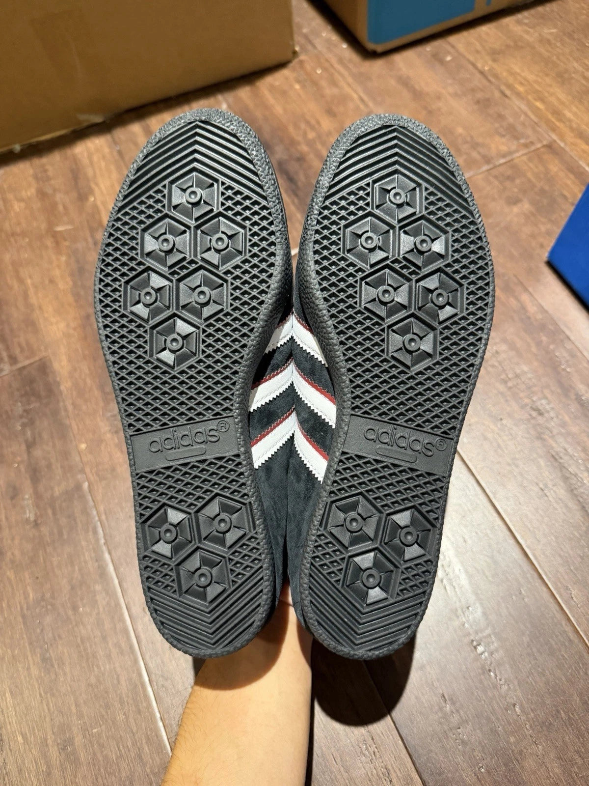 Adidas London 96 'Black Scarlet' size 5.5M/7W