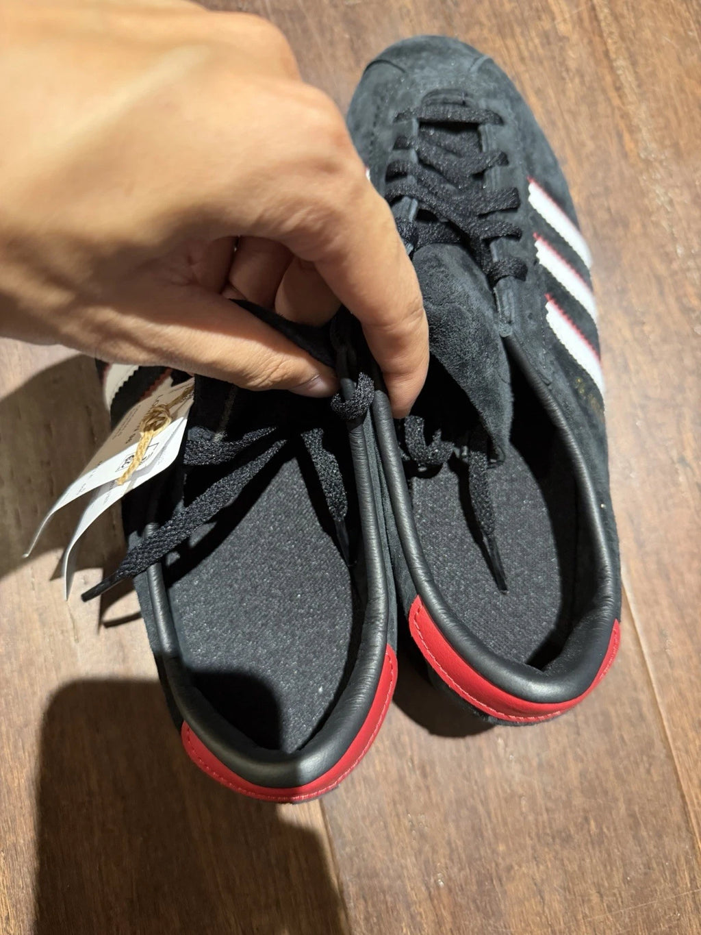 Adidas London 96 'Black Scarlet' size 5.5M/7W